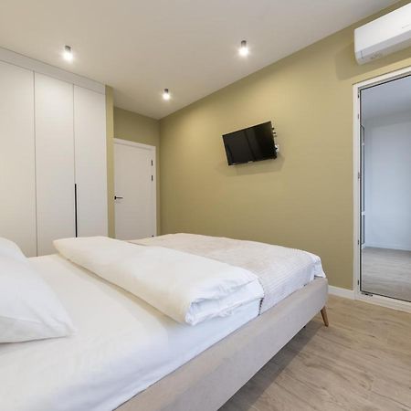 Luxury Apartment Near Metro Station Osokorky Kiev Exteriör bild