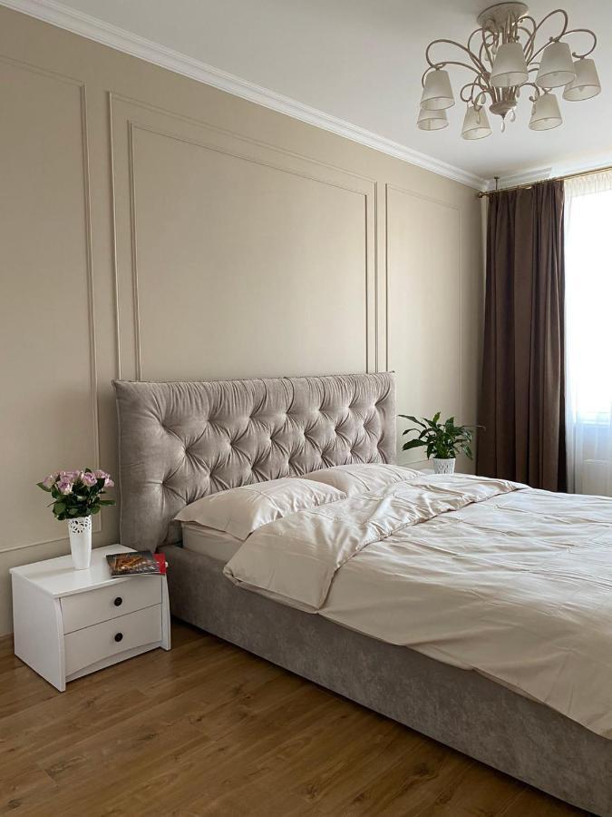 Luxury Apartment Near Metro Station Osokorky Kiev Exteriör bild