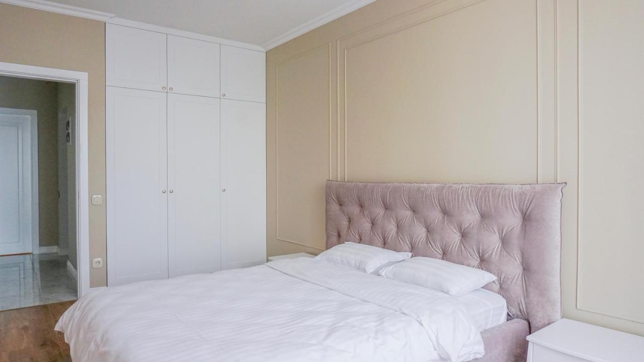 Luxury Apartment Near Metro Station Osokorky Kiev Exteriör bild