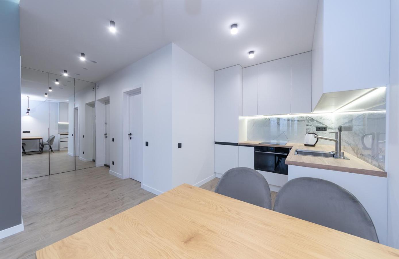 Luxury Apartment Near Metro Station Osokorky Kiev Exteriör bild