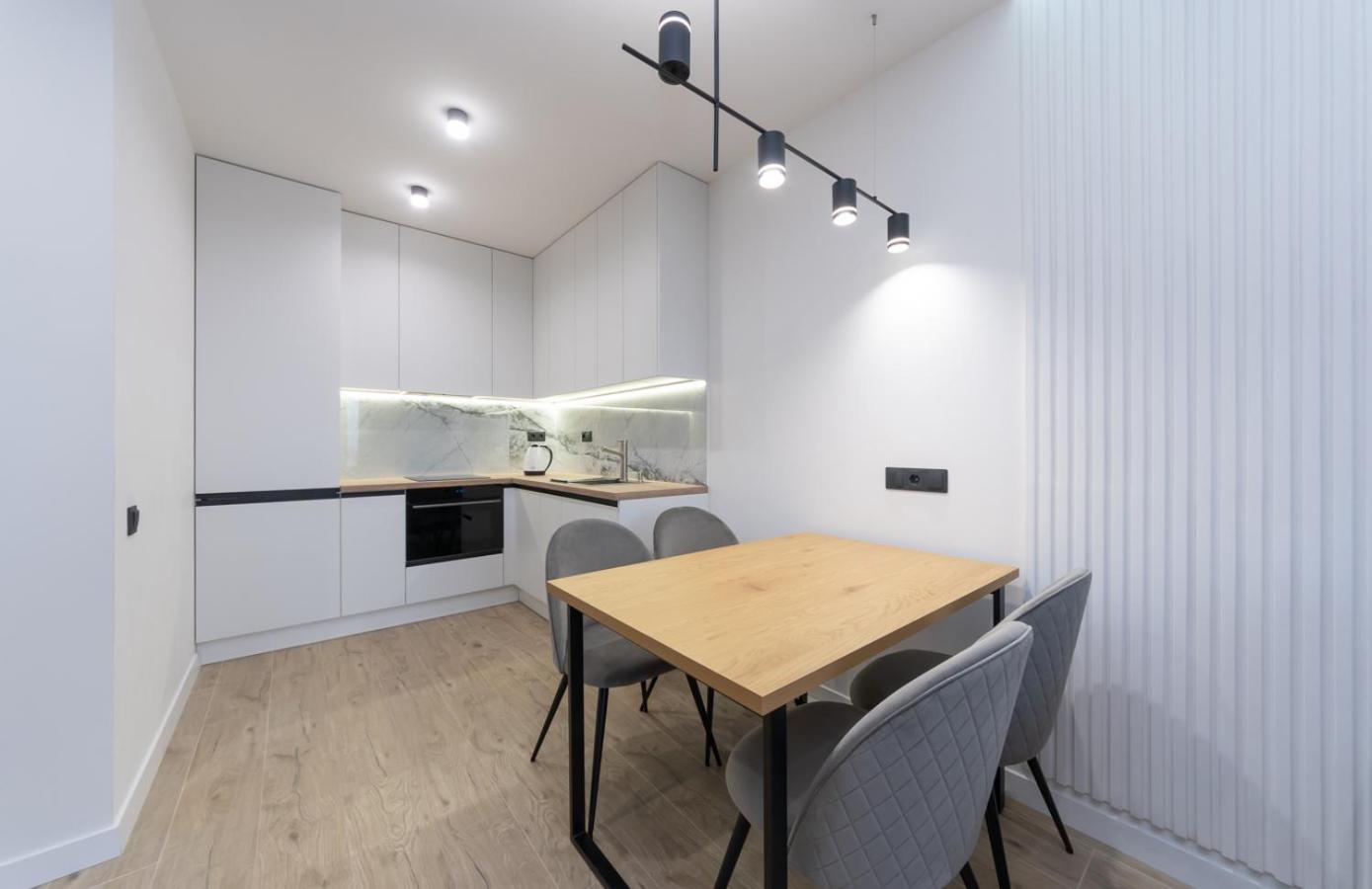 Luxury Apartment Near Metro Station Osokorky Kiev Exteriör bild