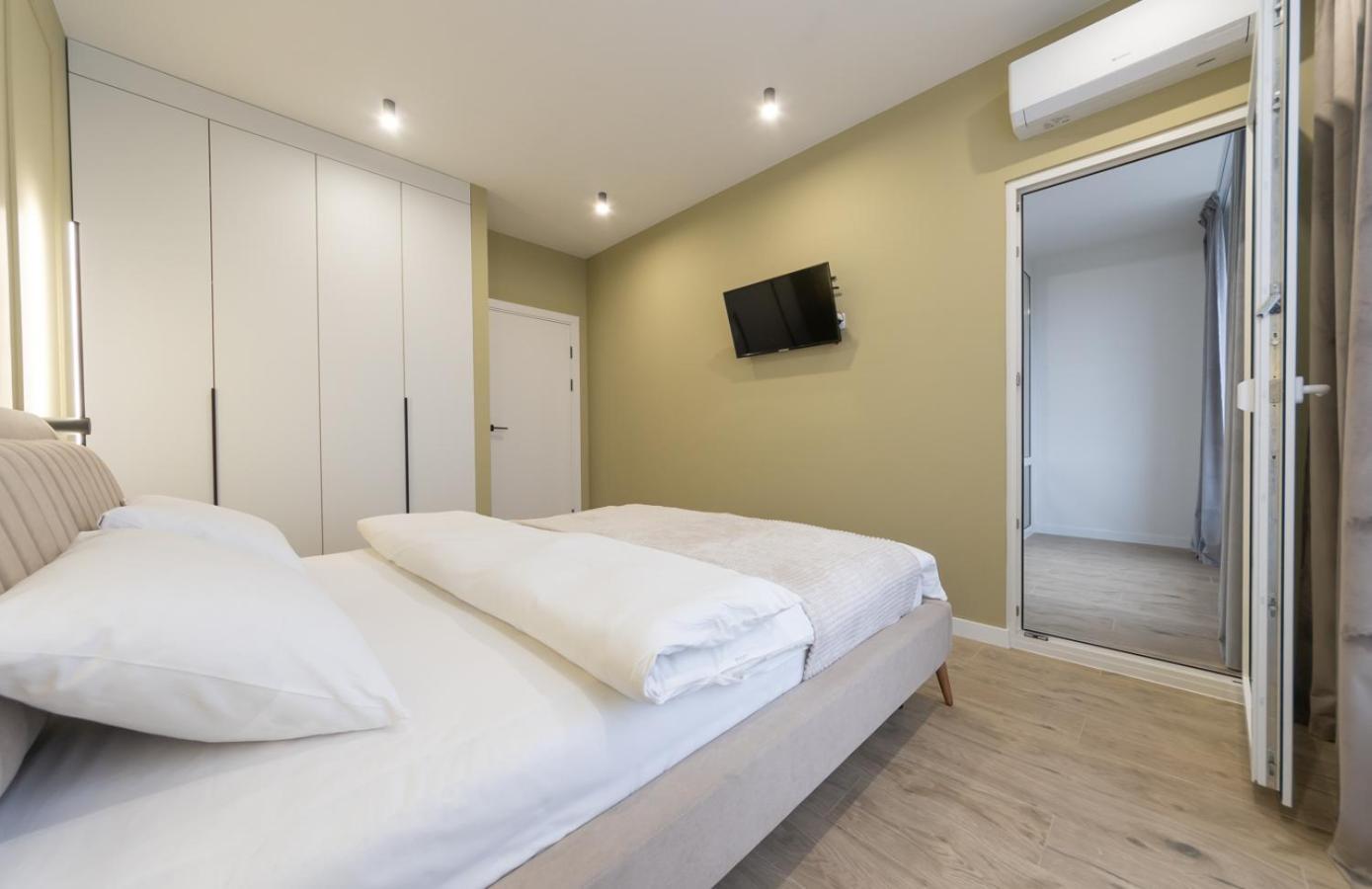 Luxury Apartment Near Metro Station Osokorky Kiev Exteriör bild