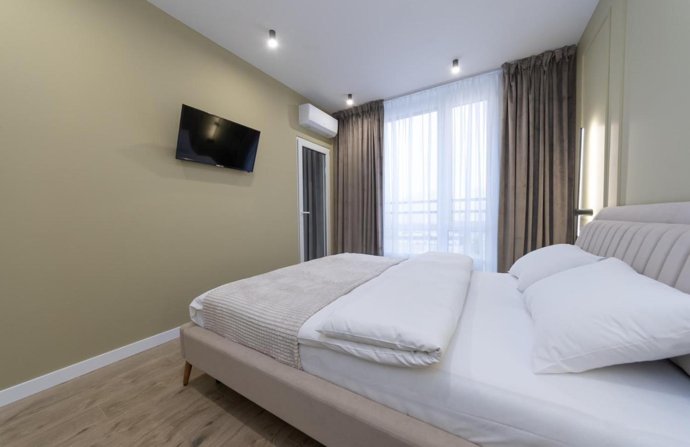 Luxury Apartment Near Metro Station Osokorky Kiev Exteriör bild