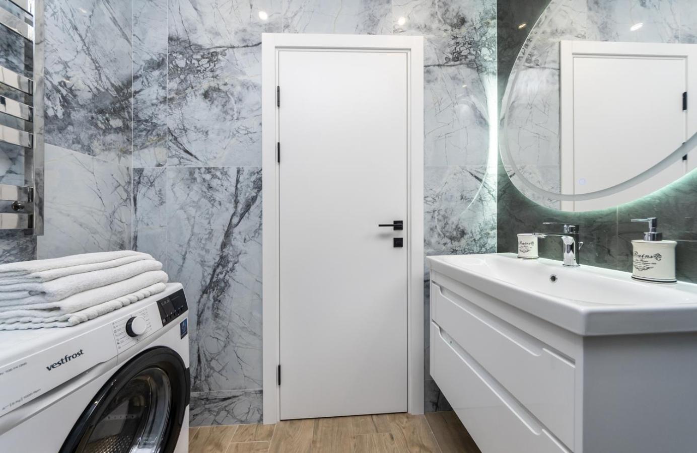 Luxury Apartment Near Metro Station Osokorky Kiev Exteriör bild